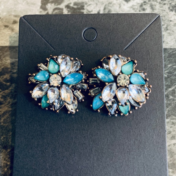 Jewelry - Vintage flower earrings